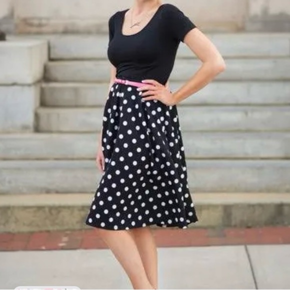 BLACK AND WHITE POLKA-DOT LIMITED EDITION SKIRT! - Picture 6 of 6